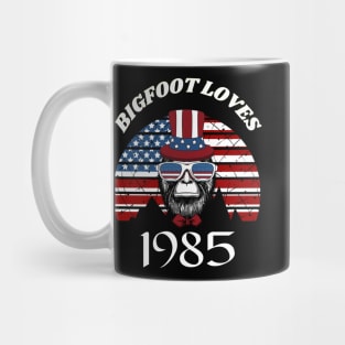 Bigfoot loves America and People born in 1985 Mug